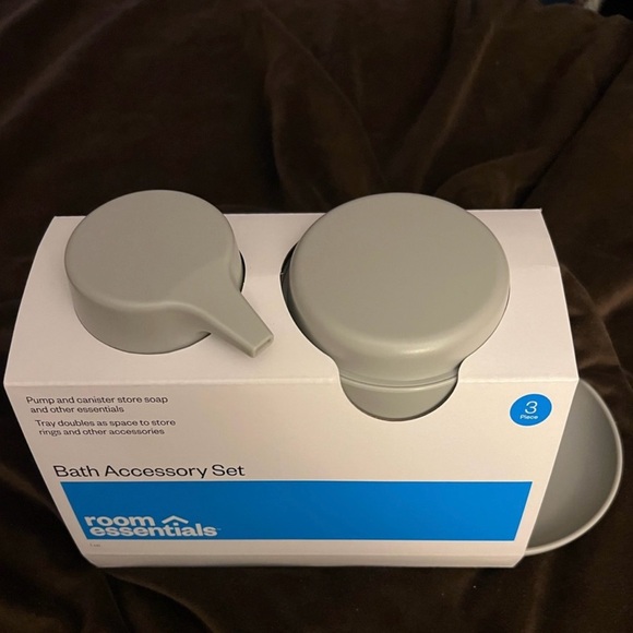 Room Essentials Silver Bath Accessory Set - Picture 2 of 8